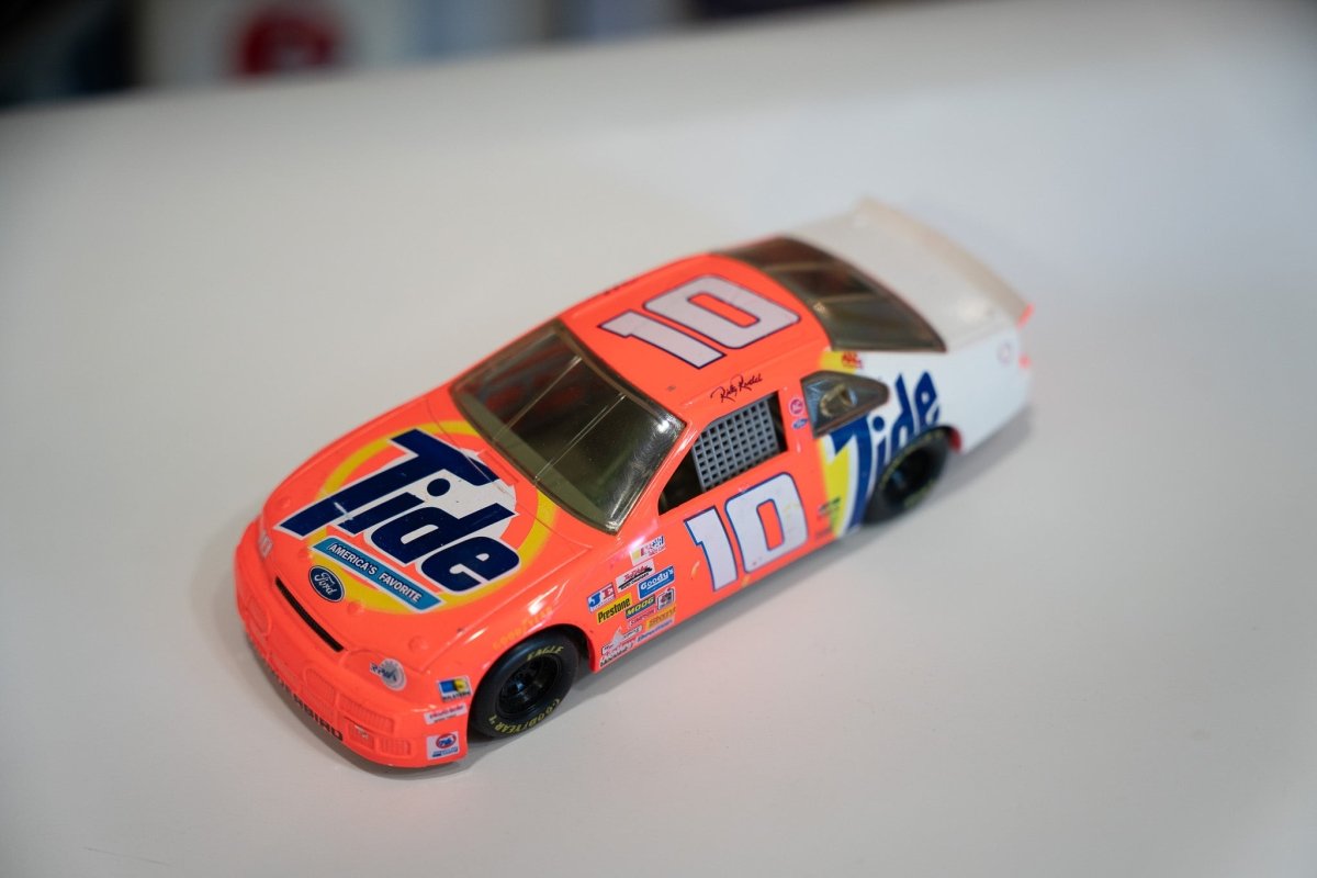 NASCAR #10 Tide Ford Thunderbird diecast race car model, 1/24 scale, 1998 vintage collectible