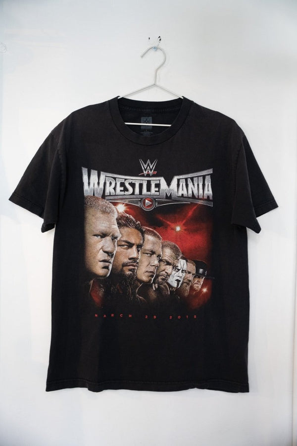 WWE Wrestlemania XXXI 2015 t-shirt in large size, featuring wrestling event graphics and text on dark fabric