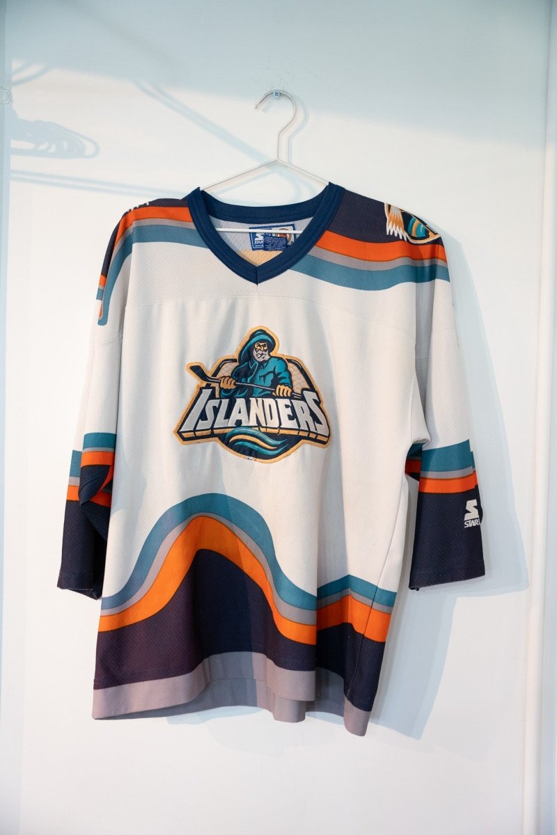 White 90s Starter New York Islanders Fisherman hockey jersey with wave stripes navy teal orange fisherman logo mesh size L/XL