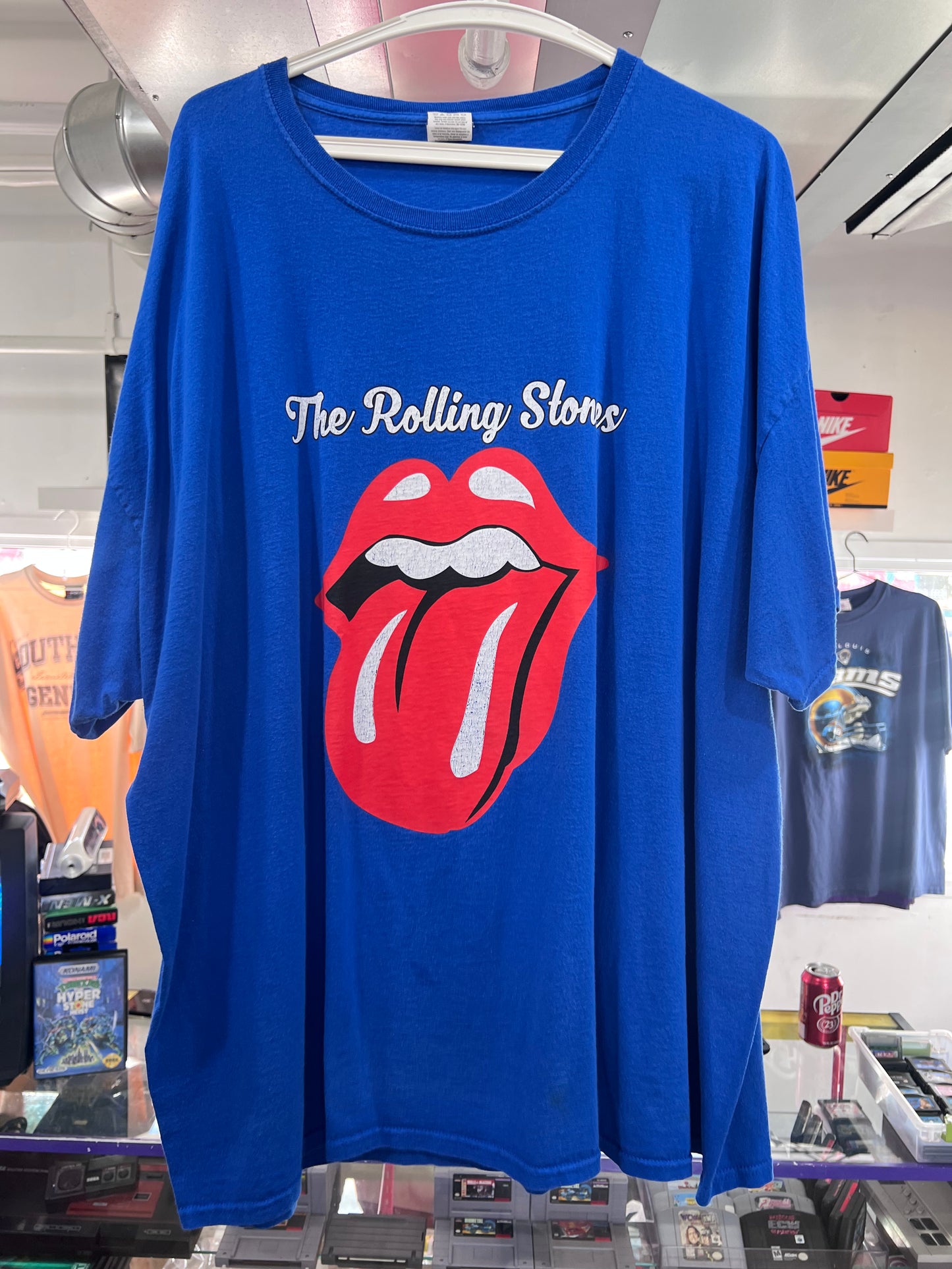 Rolling Stones royal blue tee XXL with large iconic red tongue and lips logo, The Rolling Stones white script text above