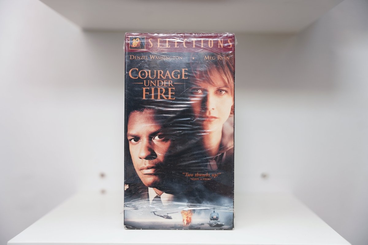 VHS Courage Under Fire sealed Denzel Washington Meg Ryan SELECTIONS 20th Century Fox COURAGE UNDER FIRE gold text Two Thumbs Up Siskel Ebert