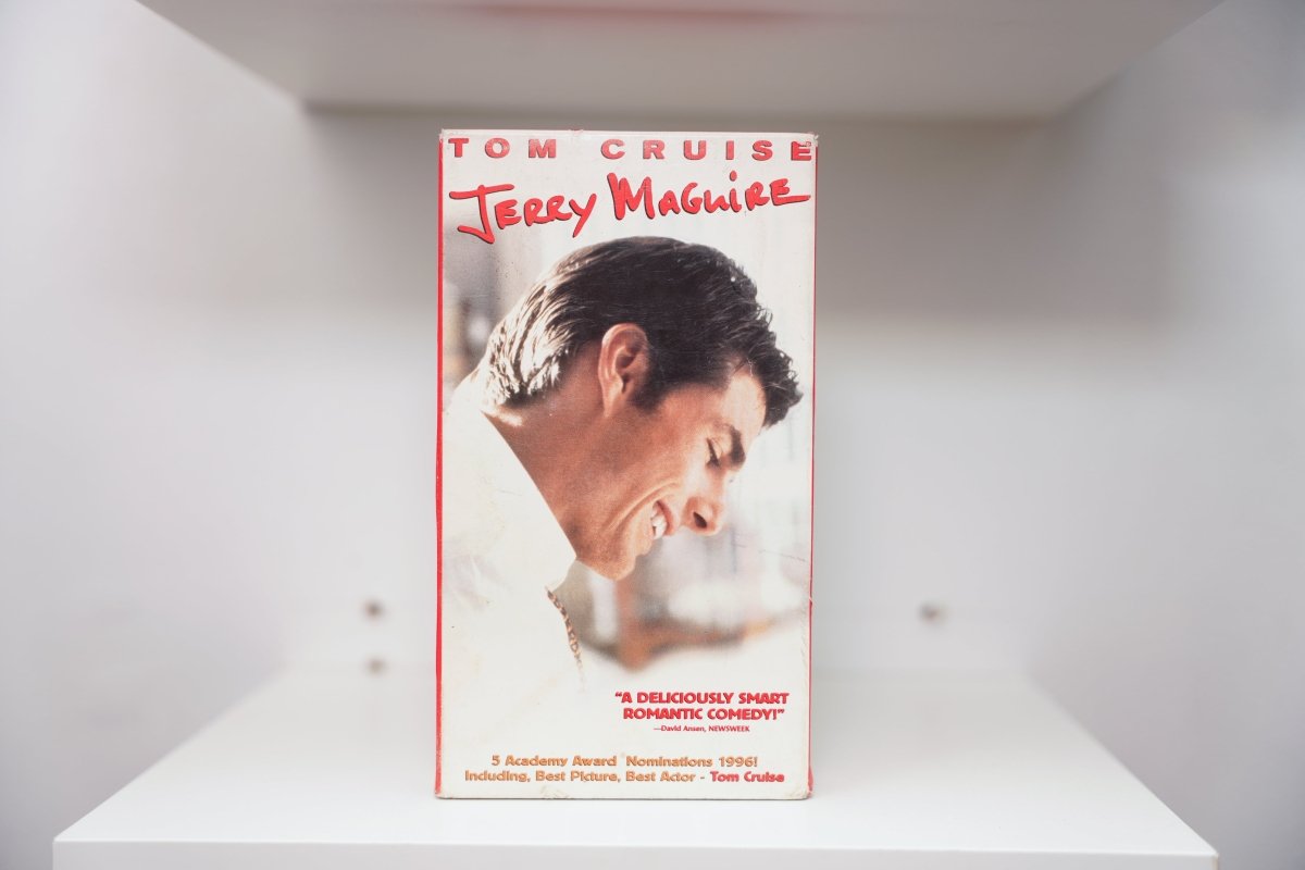 VHS Jerry Maguire Tom Cruise profile white shirt TOM CRUISE red Jerry Maguire script Deliciously Smart Romantic Comedy 5 Academy Award Nominations