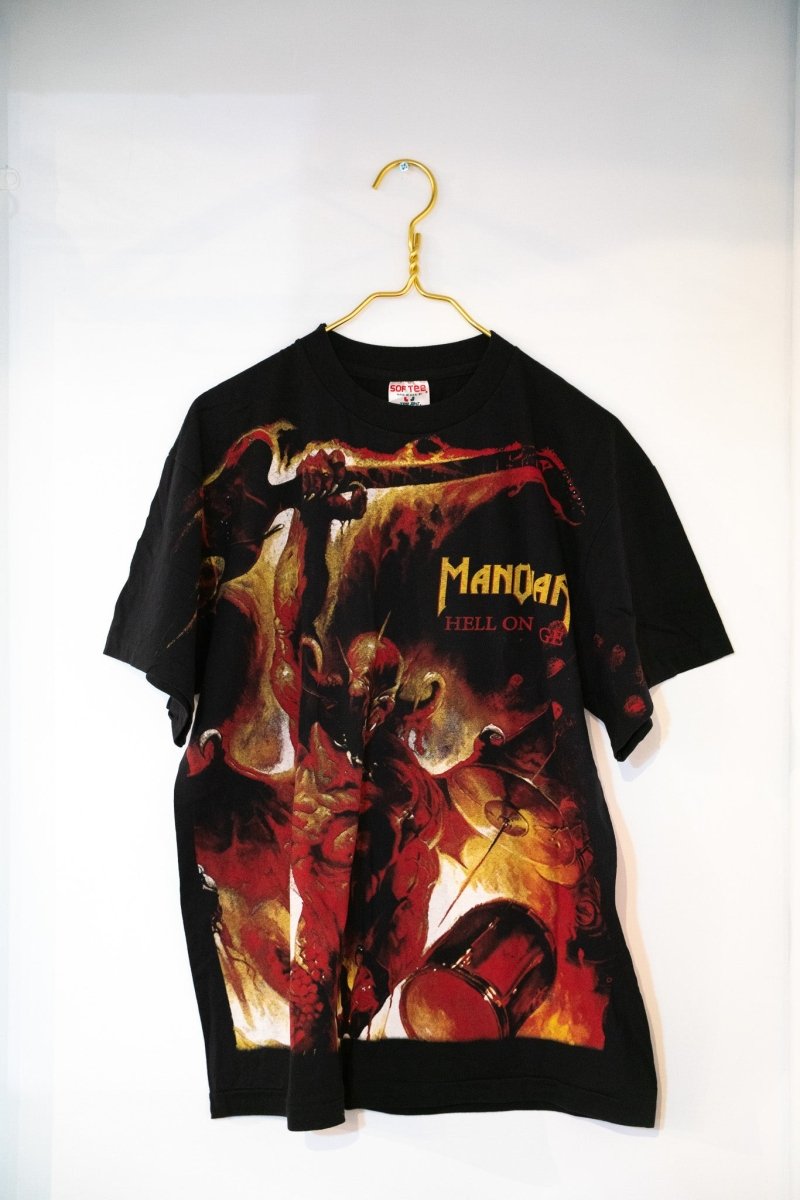 Black Manowar Hell on Stage tee with large fantasy art red demon warrior fire drums gold MANOWAR text Sof Tee tag size XL