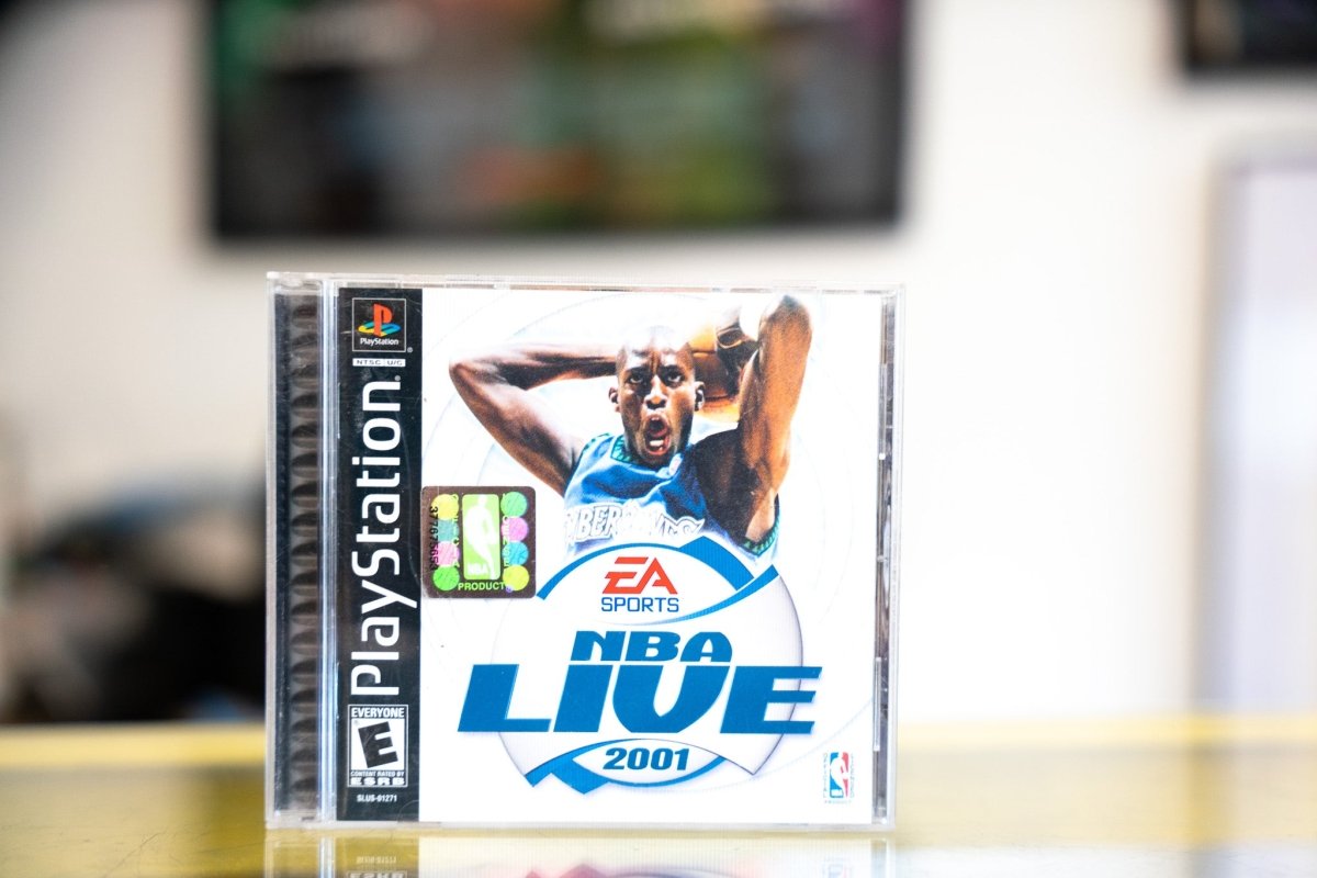 PlayStation NBA Live 2001 jewel case with Timberwolves player celebrating in blue jersey blue swoosh graphic and blue silver NBA LIVE 2001 title