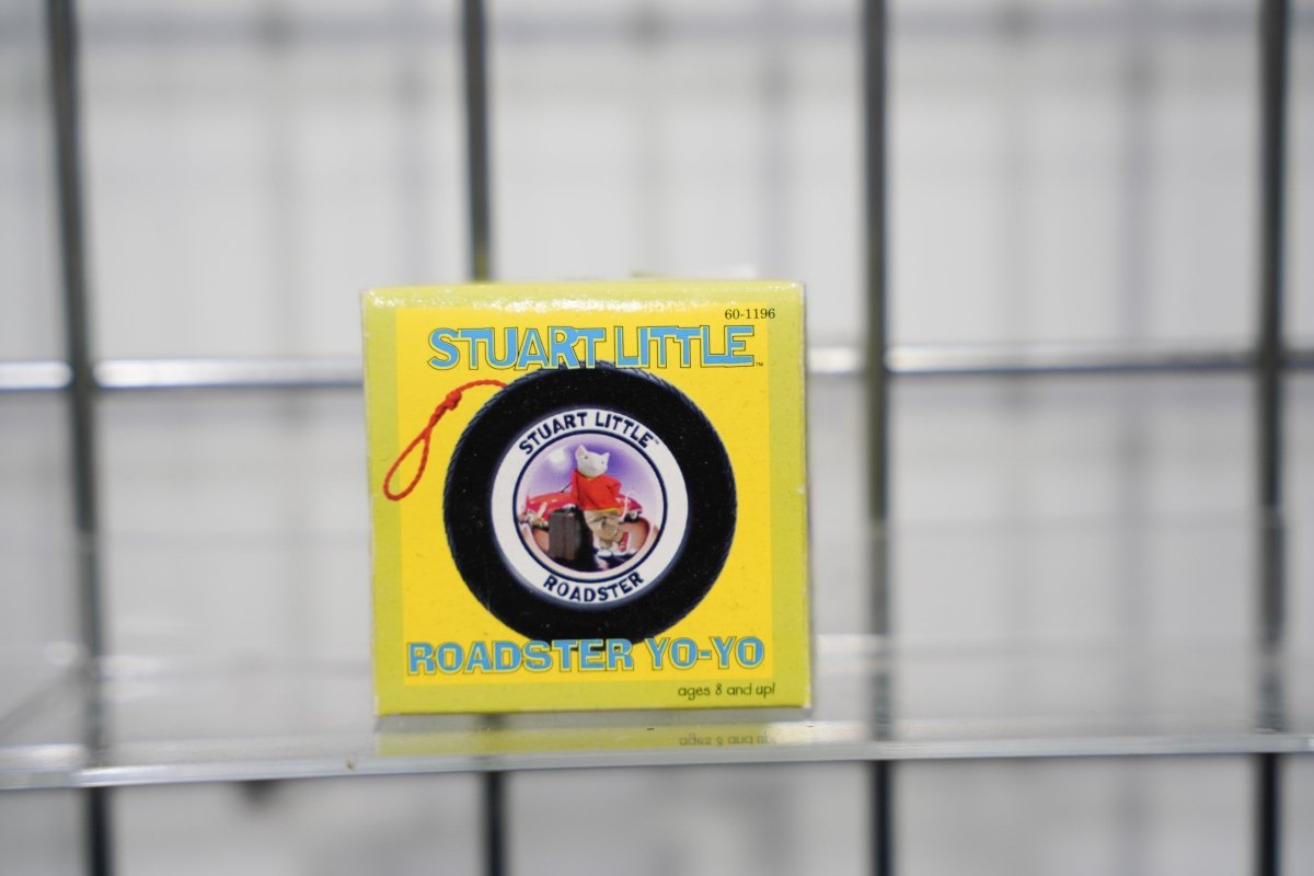 Stuart Little Roadster Yo-Yo yellow box STUART LITTLE blue text black yo-yo Stuart red roadster car ROADSTER YO-YO ages 8 and up