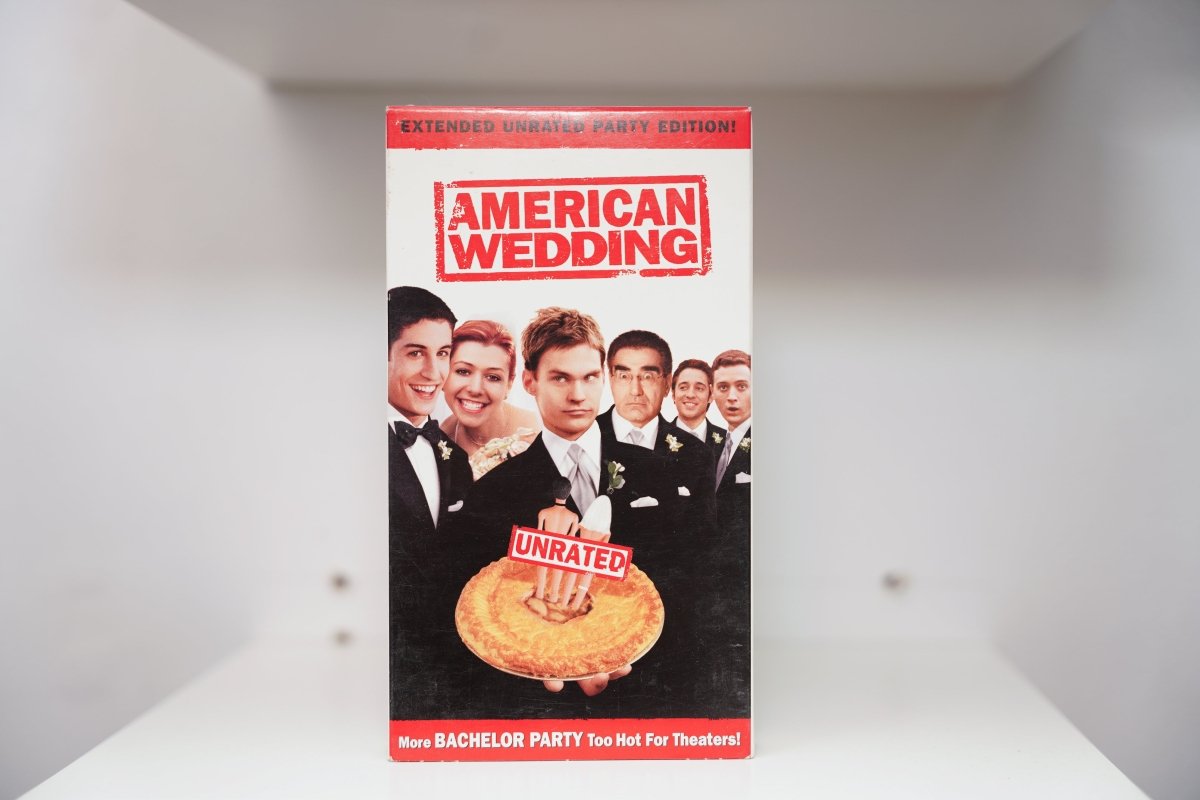 VHS American Wedding Extended Unrated Party Edition white red cover wedding party Jason Biggs Alyson Hannigan Seann William Scott pie AMERICAN WEDDING red text