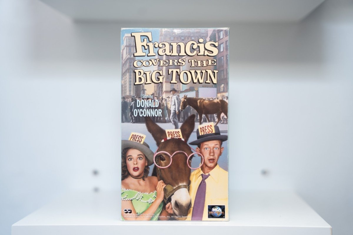 VHS Francis Covers the Big Town colorful cover Francis mule press hat glasses Donald O'Connor woman city street white title text MCA Universal