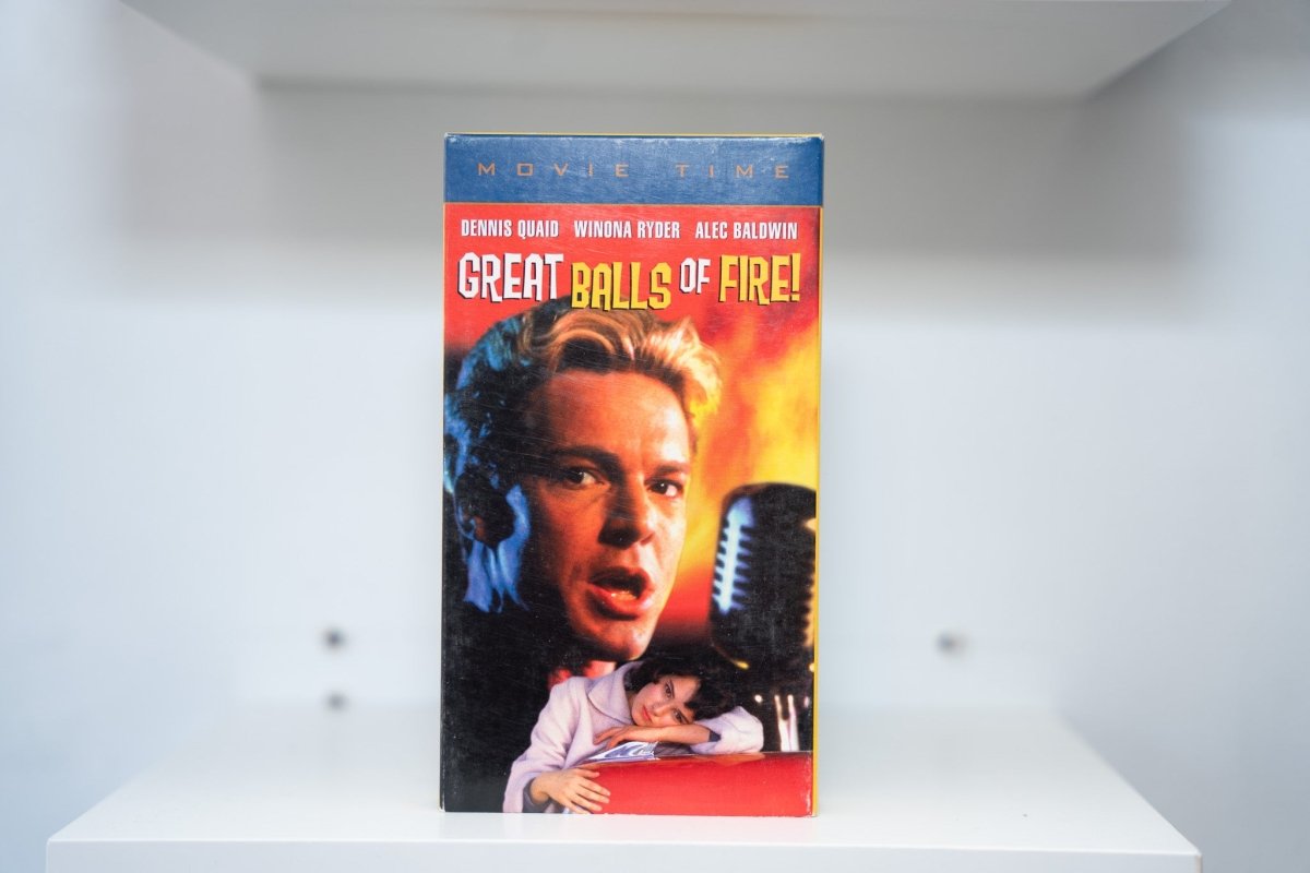 VHS Great Balls of Fire Movie Time banner Dennis Quaid blonde pompadour microphone flames Winona Ryder GREAT BALLS OF FIRE yellow red text