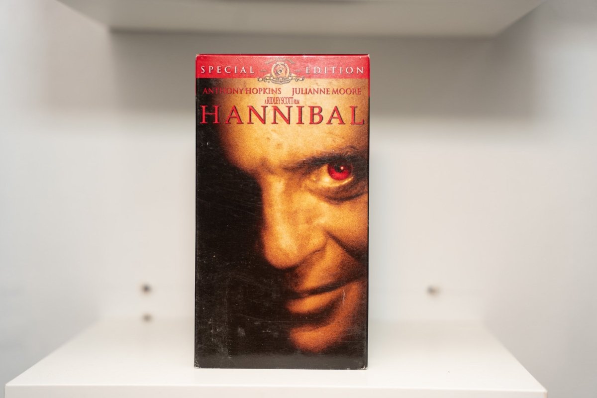 VHS Hannibal Special Edition MGM red banner Anthony Hopkins extreme close-up red glowing eye HANNIBAL white text Ridley Scott