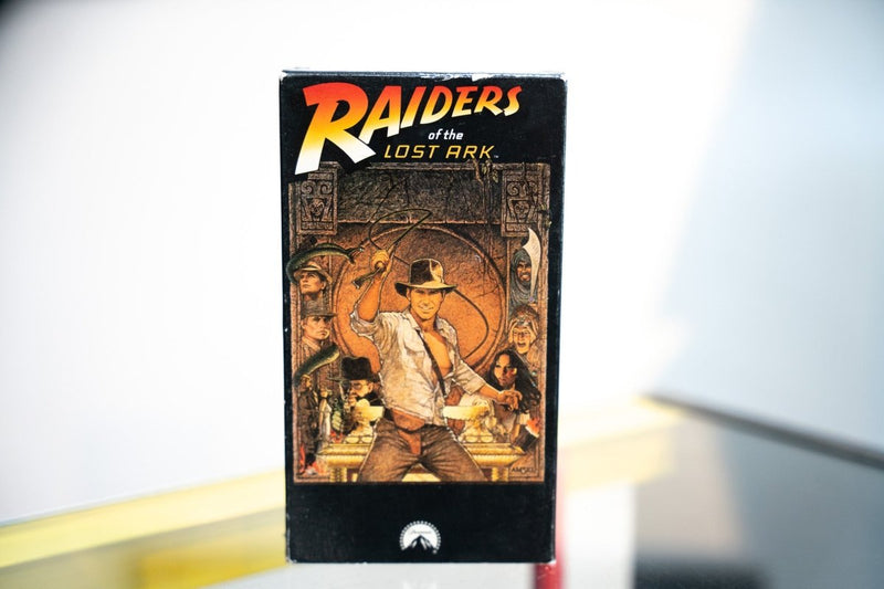 VHS Raiders of the Lost Ark painted artwork Indiana Jones fedora whip Egyptian temple RAIDERS of the LOST ARK red yellow text Paramount