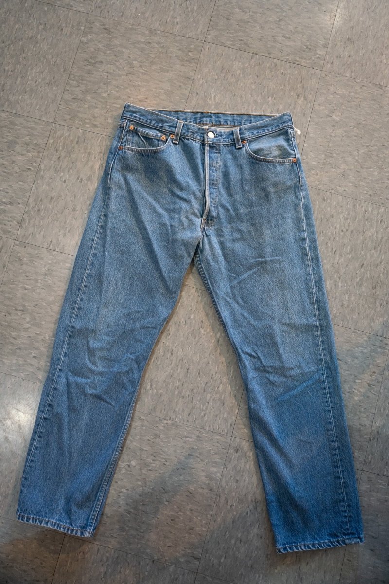 Medium wash vintage Levi's 501 red tab denim jeans button fly copper rivets straight relaxed leg W36 L32