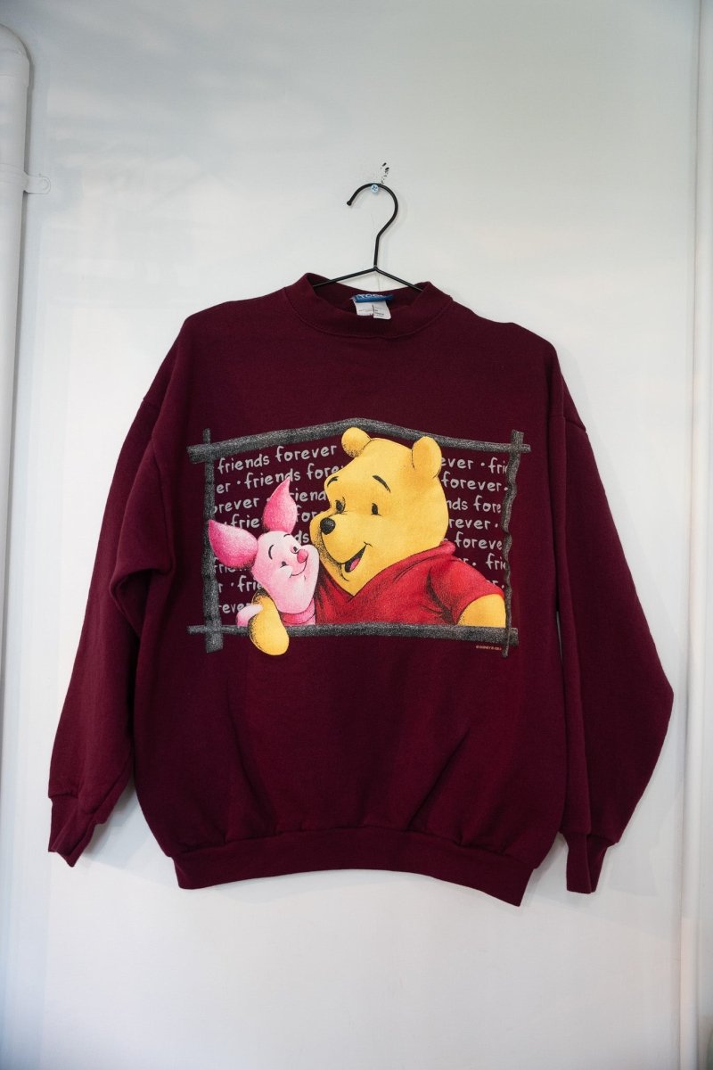 Burgundy vintage Winnie the Pooh and Piglet crewneck sweatshirt with friends forever text Pooh and Piglet embracing in wooden frame Disney graphic size Large