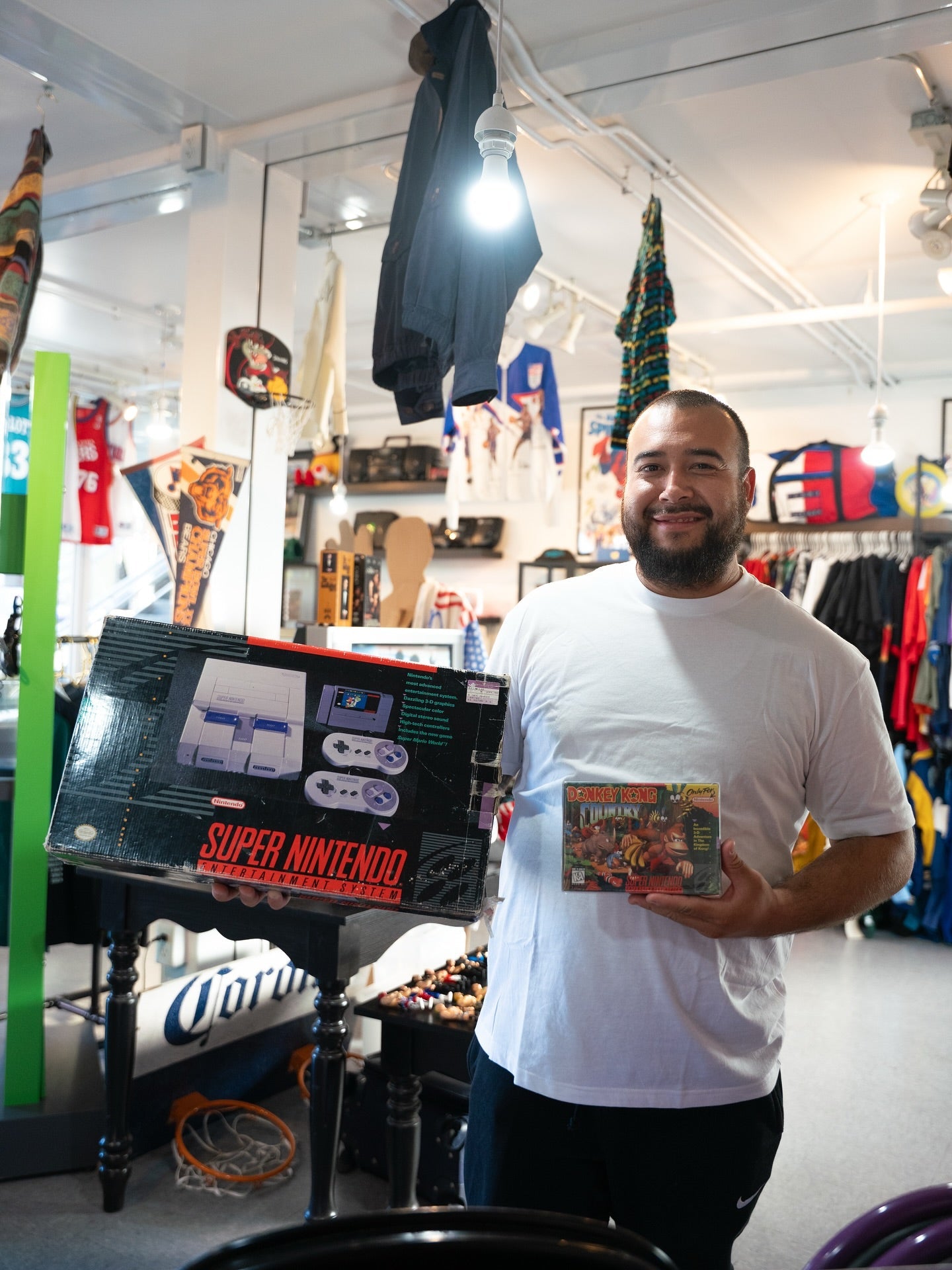 El Pirata De Pittsburg Walked Out with a CIB Super NES and Donkey Kong