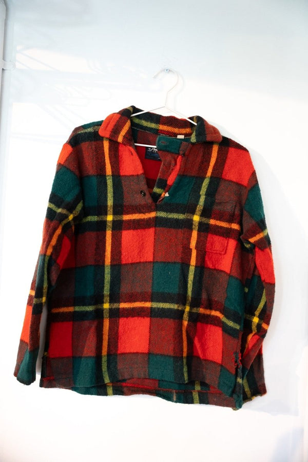 Red orange green brown plaid 1970s Campus The Poncho wool pullover with fold-over collar button placket chest pocket blanket weight size Medium