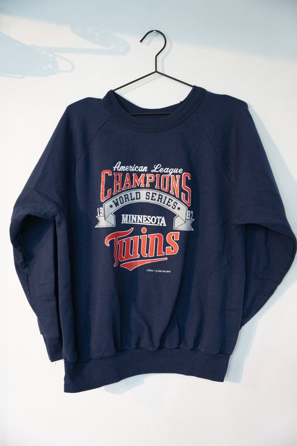 Navy blue 1987 Minnesota Twins American League Champions World Series crewneck sweatshirt with Twins script logo silver banner raglan sleeves size Large