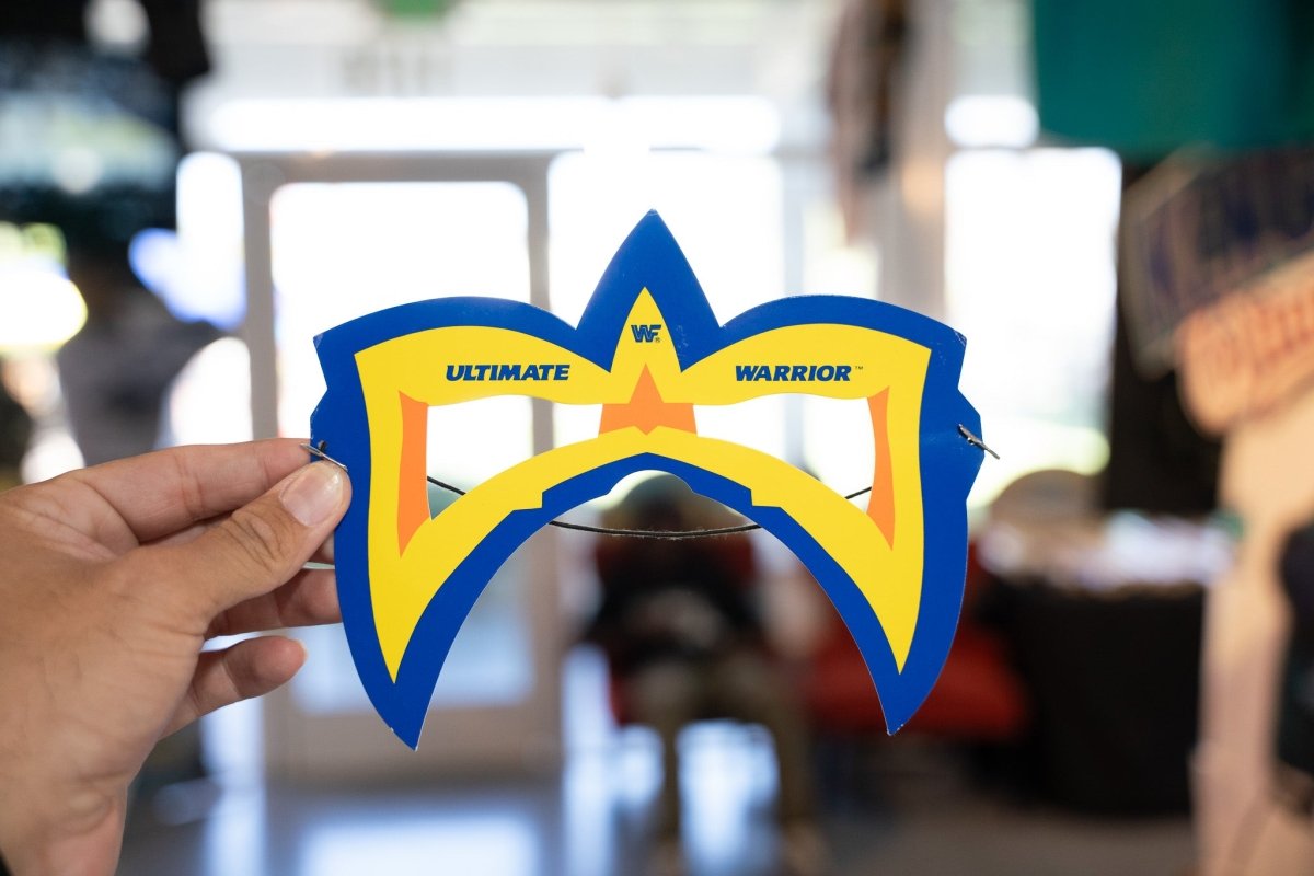 1989 WWF Ultimate Warrior die-cut paper catalog mask blue yellow orange face paint design with elastic string WWF logo