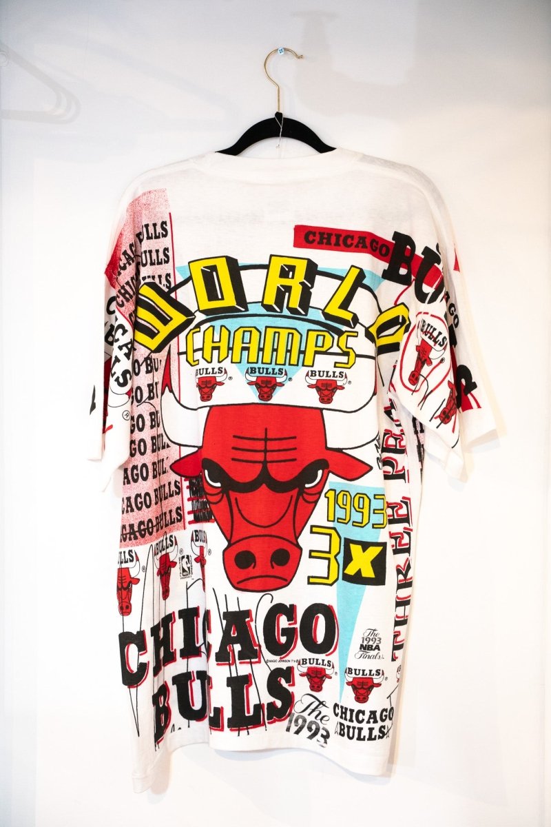 1993 Magic Johnson T’s Chicago Bulls World Champs 3x Shirt sz Large - additional view - Keep It Classic Las Vegas