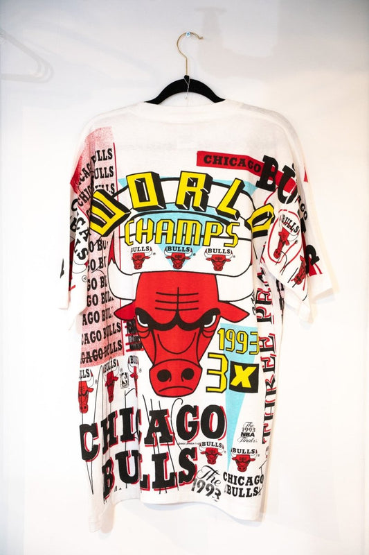 NBA Magic Johnson Chicago Bulls 1993 World Champs 3x championship t-shirt size large with front graphic print