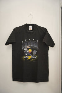 Black 1996 Georgetown Hoyas Bugs Bunny tee Bugs dribbling basketball spotlight court Bulldog mascot HOYAS GEORGETOWN text Warner Bros