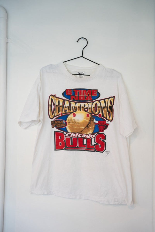 White 1998 Tultex Chicago Bulls 6 Time NBA Champions tee gold CHAMPIONS text golden basketball 1998 NBA Finals logo red Bulls logo size XL