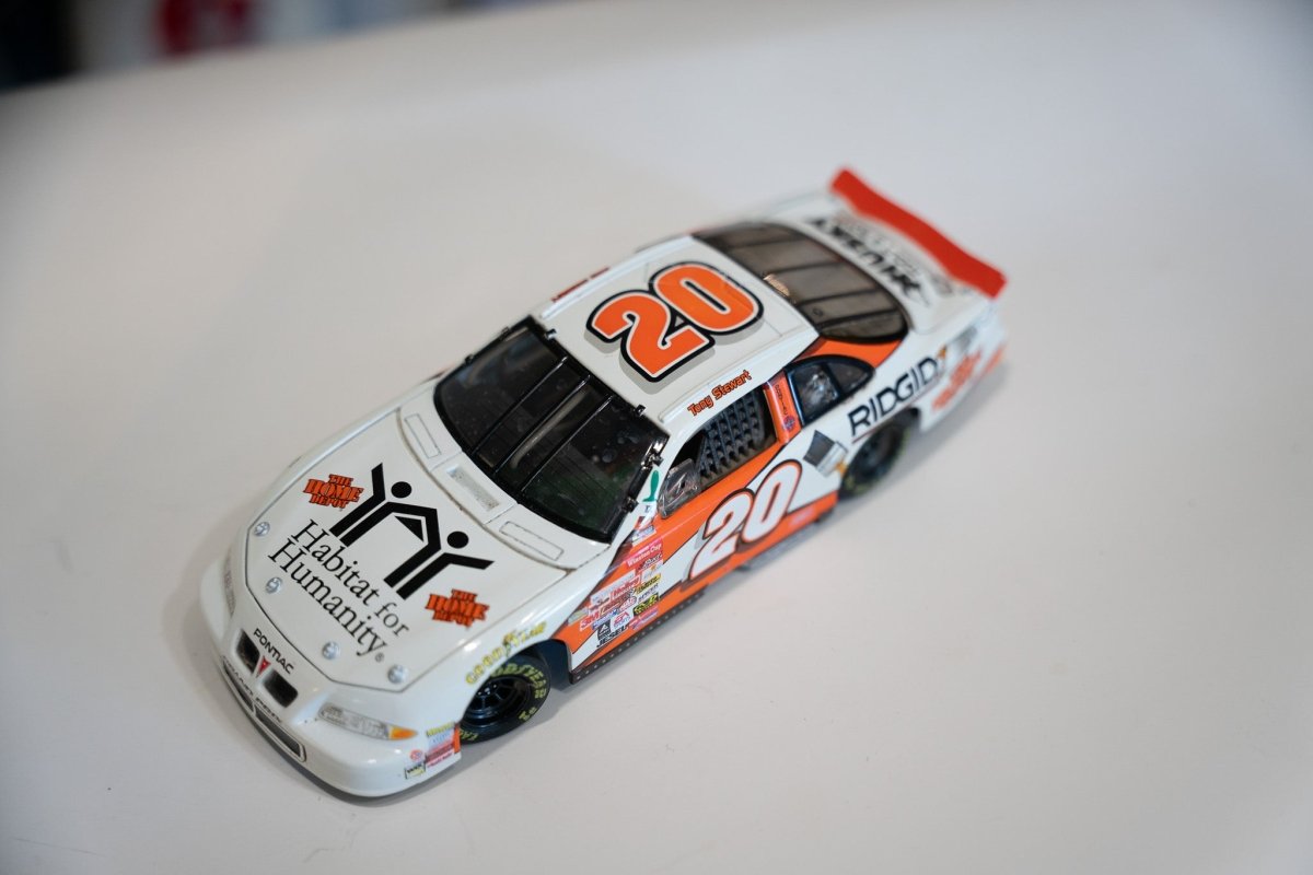 1999 Tony Stewart Home Depot Habitat For Humanity Nascar 1/24 Diecast 20 Action - Keep It Classic