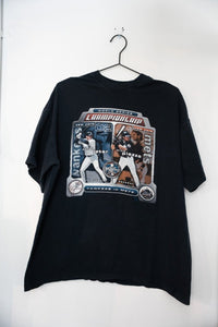T-Shirt brand Derek Jeter VS Mike Piazza 2000 World Series graphic on navy blue XL t-shirt front view