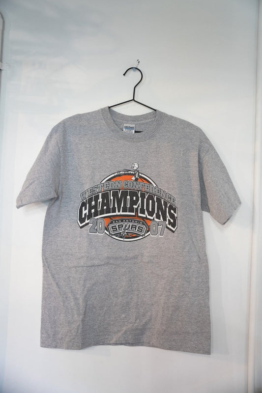 Heather gray 2007 San Antonio Spurs Western Conference Champions t-shirt with Spurs logo basketball trophy graphic and orange black silver design size Medium