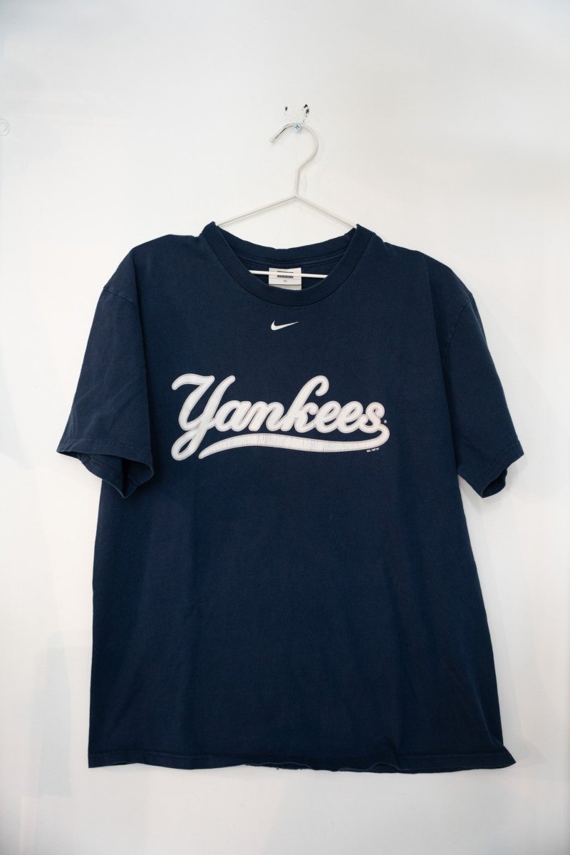 2007 Yankees Logo Nike Tee Size Medium - Keep It Classic