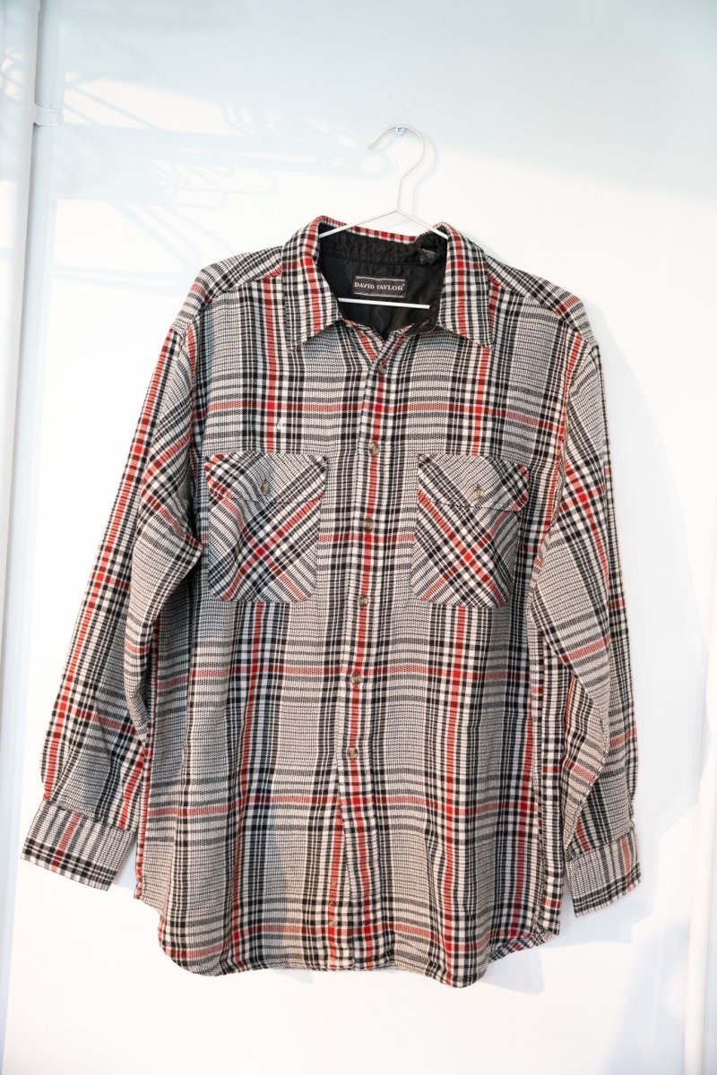 Gray black red white plaid 90s David Taylor flannel button-up shirt with pointed collar chest pockets fine houndstooth pattern size Large