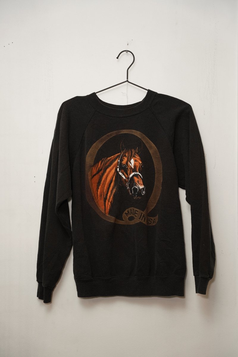 Black 90s horse portrait sweatshirt bay horse chestnut brown bridle oval frame MADE IN USA ribbon raglan crewneck