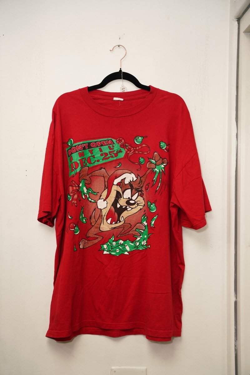 Red 90s Looney Tunes Taz Christmas tee Tasmanian Devil Santa hat bursting gift tag DON'T OPEN UNTIL DEC 25th green ornaments ribbons
