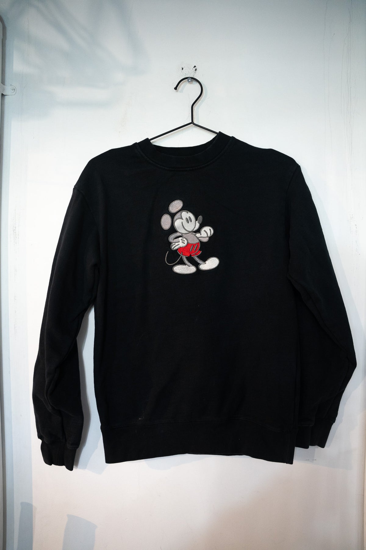Vintage Disney Mickey & Friends Genuine Mousewear Mickey Sweater Size Small