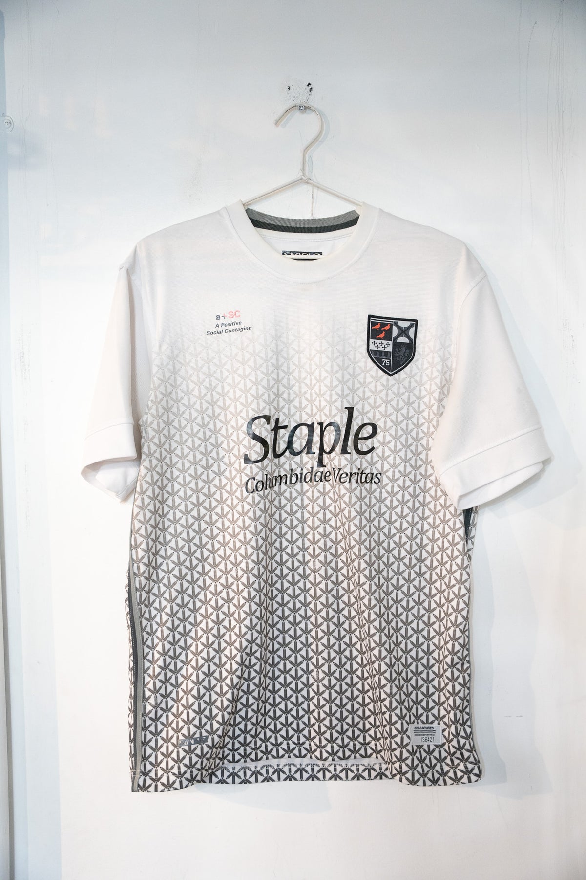 Staple Pigeon Collector’s Soccer Jersey Skateboard Jeff Staple Size Medium