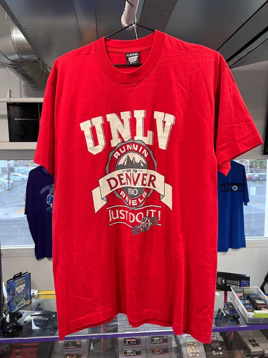 Camiseta de los Rebeldes de la UNLV de 1990, camino a Denver, talla XL