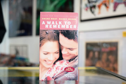 Warner Bros "A Walk to Remember" VHS tape with artwork featuring two figures on the cover, 2000s home video release
