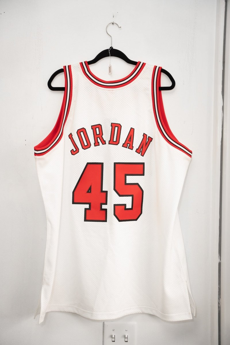 New Mitchell & Ness Chicago Bulls Michael Jordan 45 Jersey - Keep It Classic