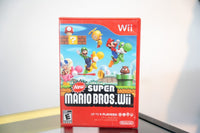 Nintendo Wii New Super Mario Bros Wii red case Mario Luigi Toads Yoshi jumping classic level cover art 4 players ESRB Everyone
