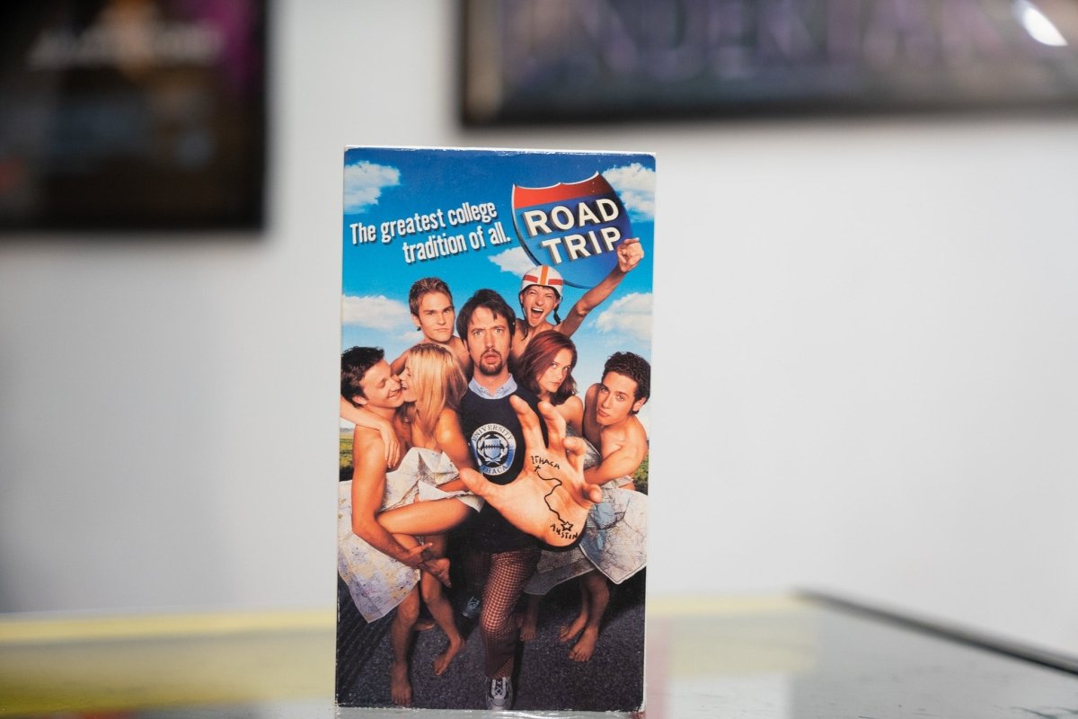 Road Trip VHS blue sleeve with Tom Green holding highway sign above ensemble cast including Breckin Meyer Seann William Scott and road map on hand