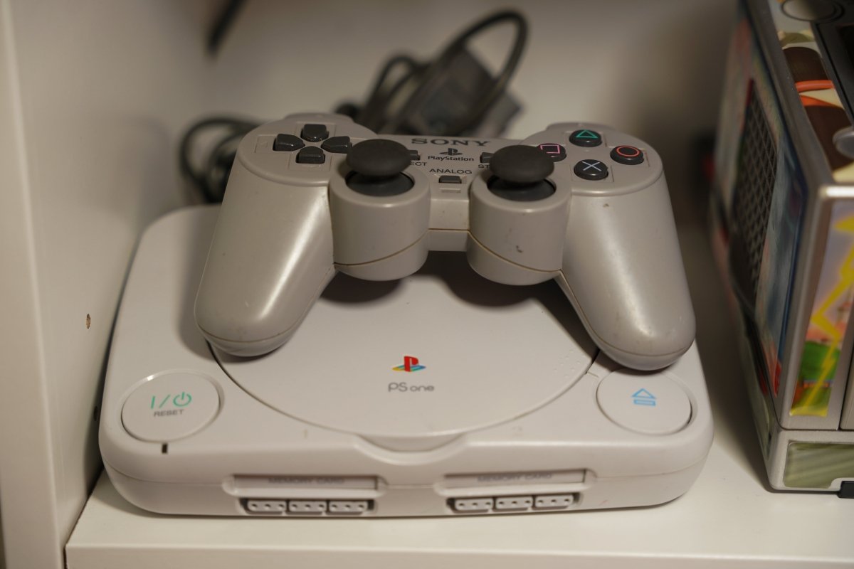 Sony PlayStation Slim - Keep It Classic