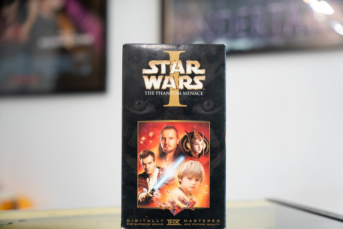 Star Wars The Phantom Menace VHS black clamshell case gold Roman numeral I Darth Maul shadow Qui-Gon Obi-Wan Amidala young Anakin podracer THX