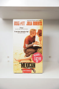 VHS The Mexican Brad Pitt Julia Roberts intimate sepia antique pistol BRAD PITT JULIA ROBERTS THE MEXICAN text Roger Ebert Pre-Viewed