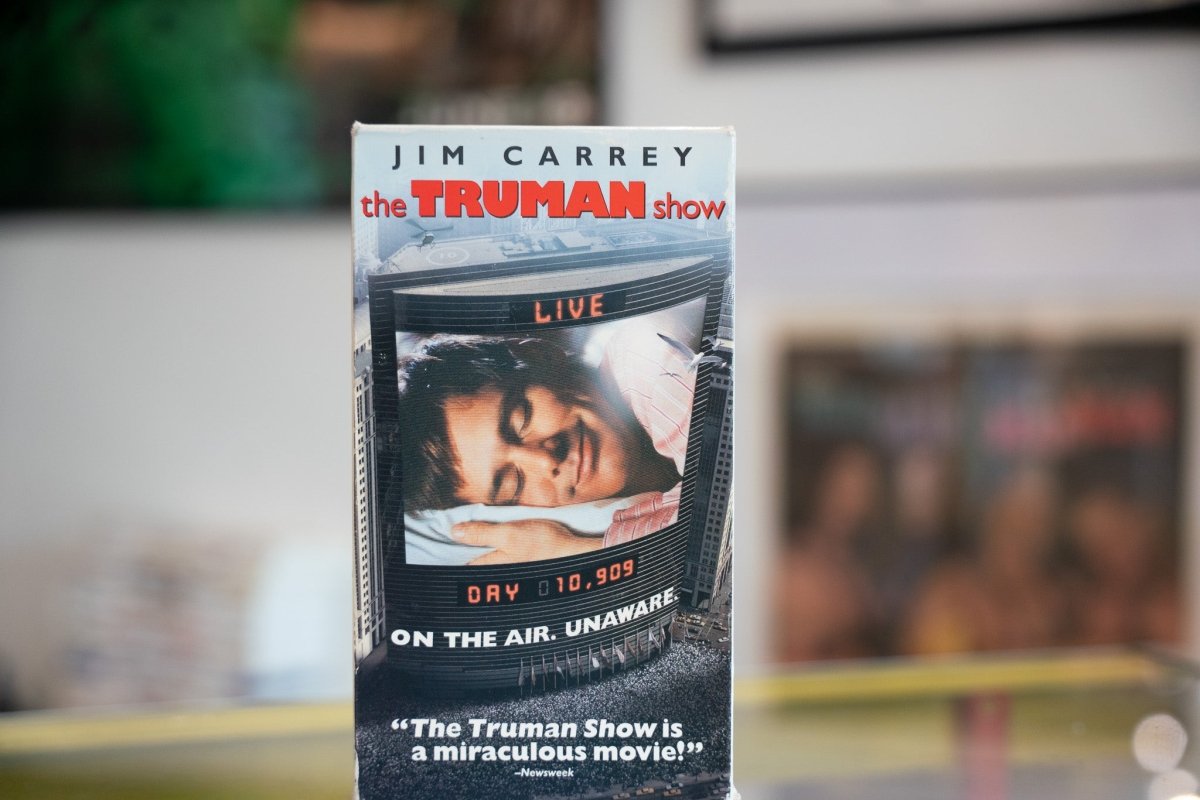 Paramount The Truman Show VHS cassette case with artwork showing Jim Carrey's character in a staged environment, 1998 release