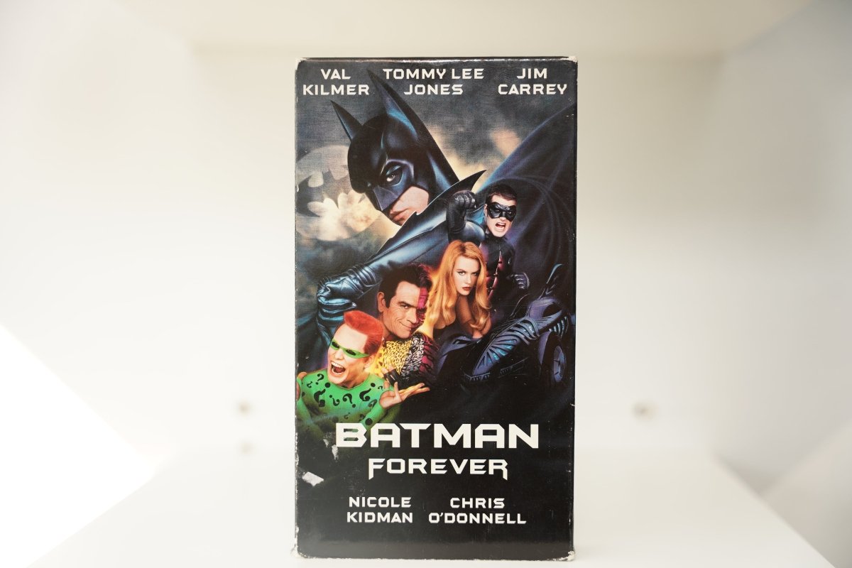 VHS Batman Forever Val Kilmer Batman Jim Carrey Riddler green Tommy Lee Jones Nicole Kidman Chris O'Donnell BATMAN FOREVER metallic text