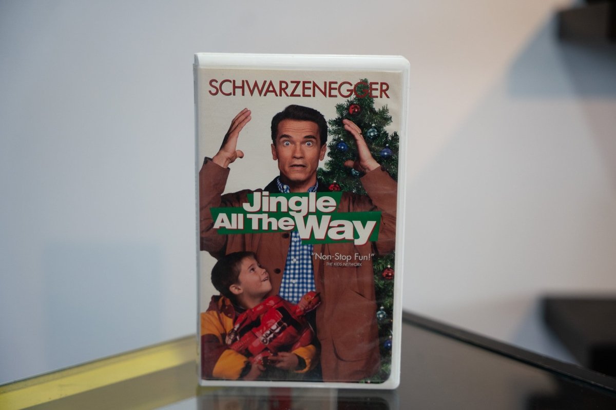 Jingle All the Way VHS tape clamshell case 1996 Arnold Schwarzenegger Christmas tree Jake Lloyd Turbo-Man holiday comedy cover art
