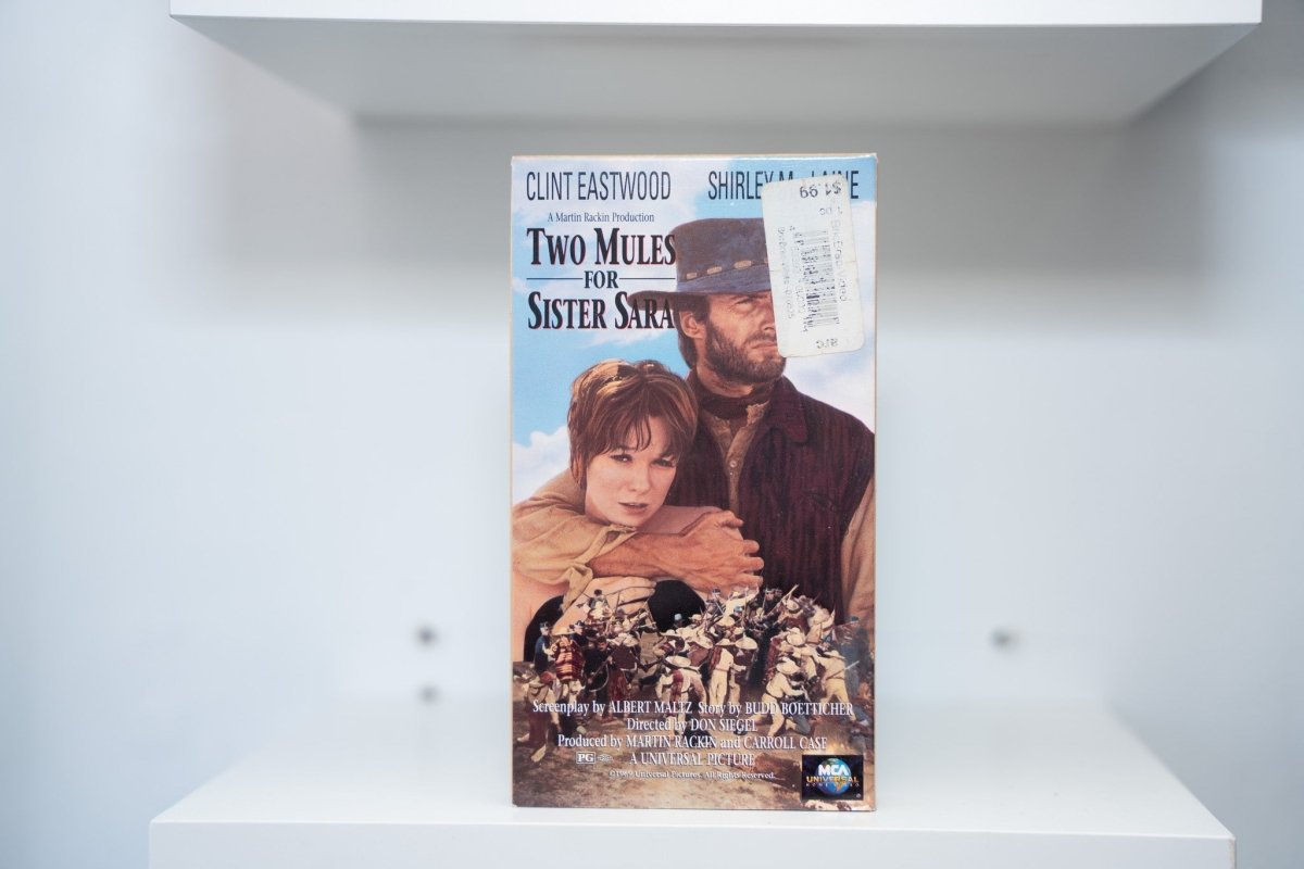 VHS Two Mules for Sister Sara painted cover Clint Eastwood hat Shirley MacLaine battle scene soldiers Two Mules for Sister Sara text MCA Universal