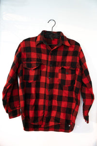 Red and black buffalo check vintage wool flannel shirt-jacket with pointed collar large chest pockets dark buttons dense heavyweight size Large