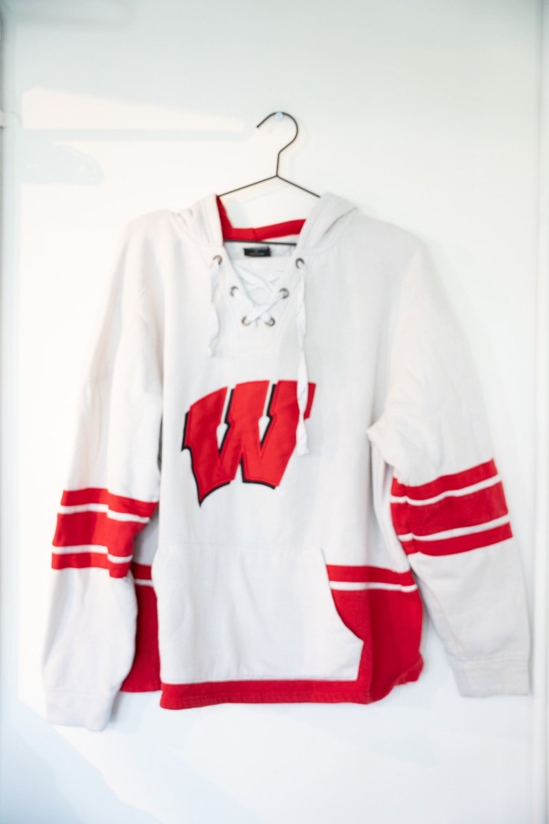 White vintage Colosseum Wisconsin Badgers hockey-style hoodie with lace-up neckline large red W logo red striped sleeves kangaroo pocket size Large