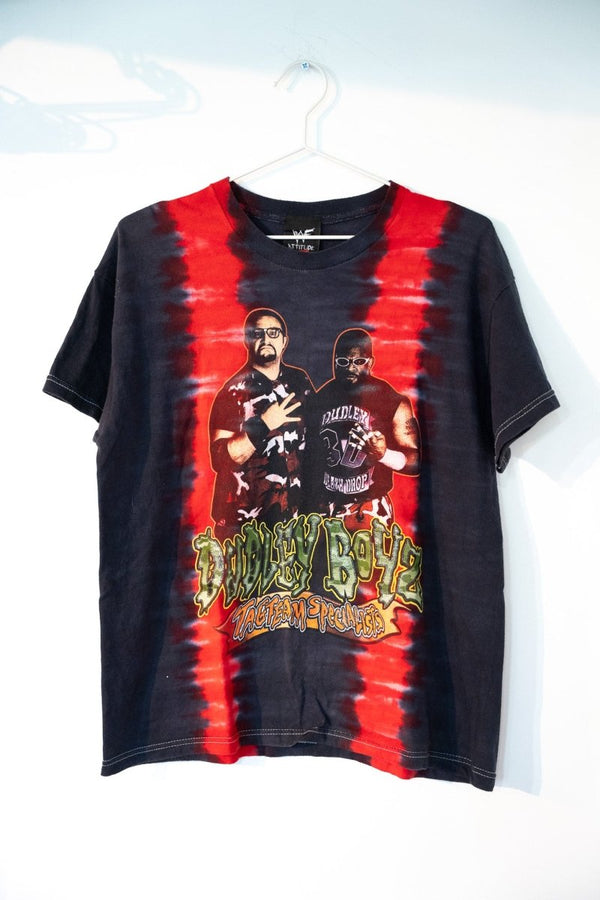 Black red tie-dye vintage Dudley Boyz WWF Attitude Era tee with Bubba Ray D-Von photo DUDLEY BOYZ graffiti text TAG TEAM SPECIALISTS Youth XL
