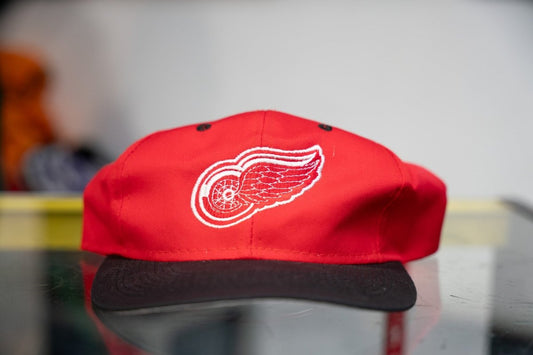 Vintage Logo 7 Detroit Red Wings Snap Back Hat - Keep It Classic