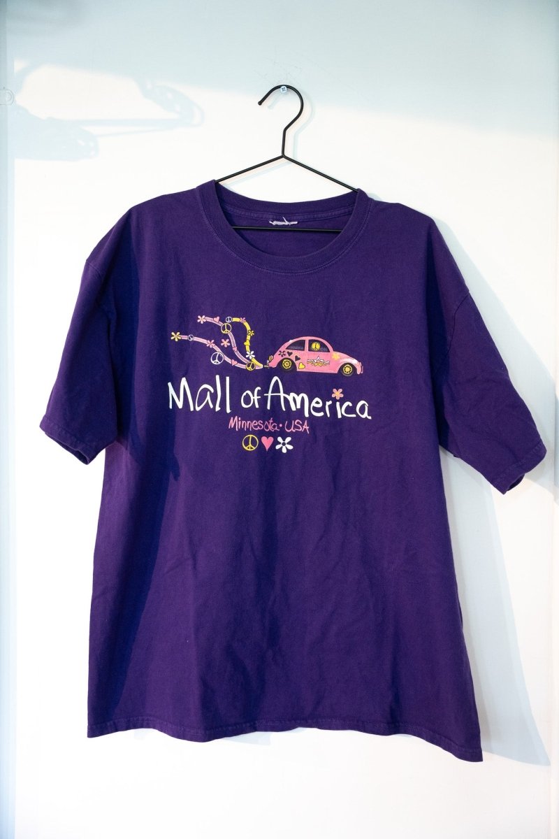 Purple vintage Mall of America Minnesota tee with pink VW Beetle flower power illustration white script text peace heart flower icons size XL